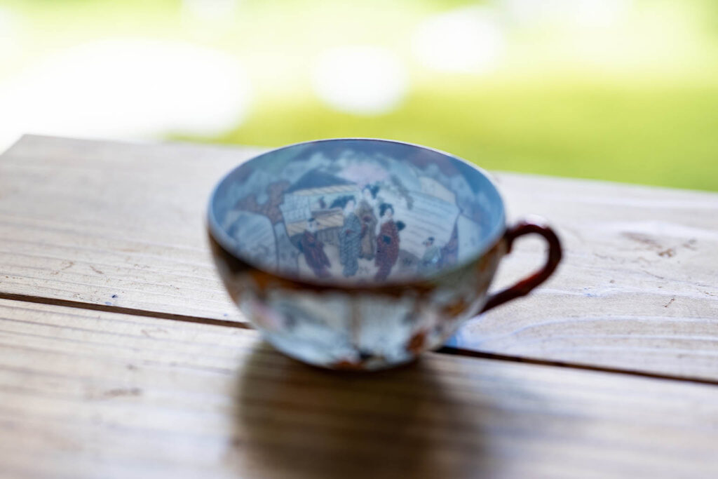 かなり魅力ある一品だと思います。 約80年前の九谷焼　壺 名品豆皿 古九谷色絵壺花鳥図 MC-08 – SEIKOU ONLINE